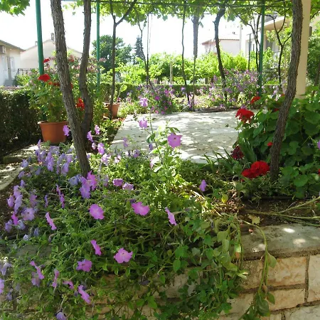 Franjo アパート プーラ