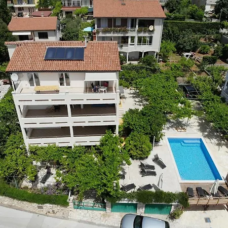 アパート Franjo プーラ