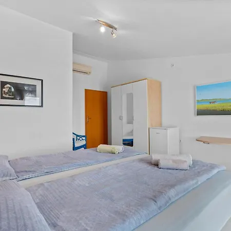 Franjo Apartman *