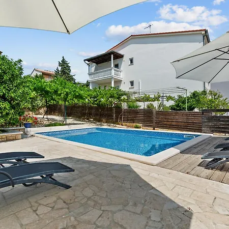 Franjo Apartman *